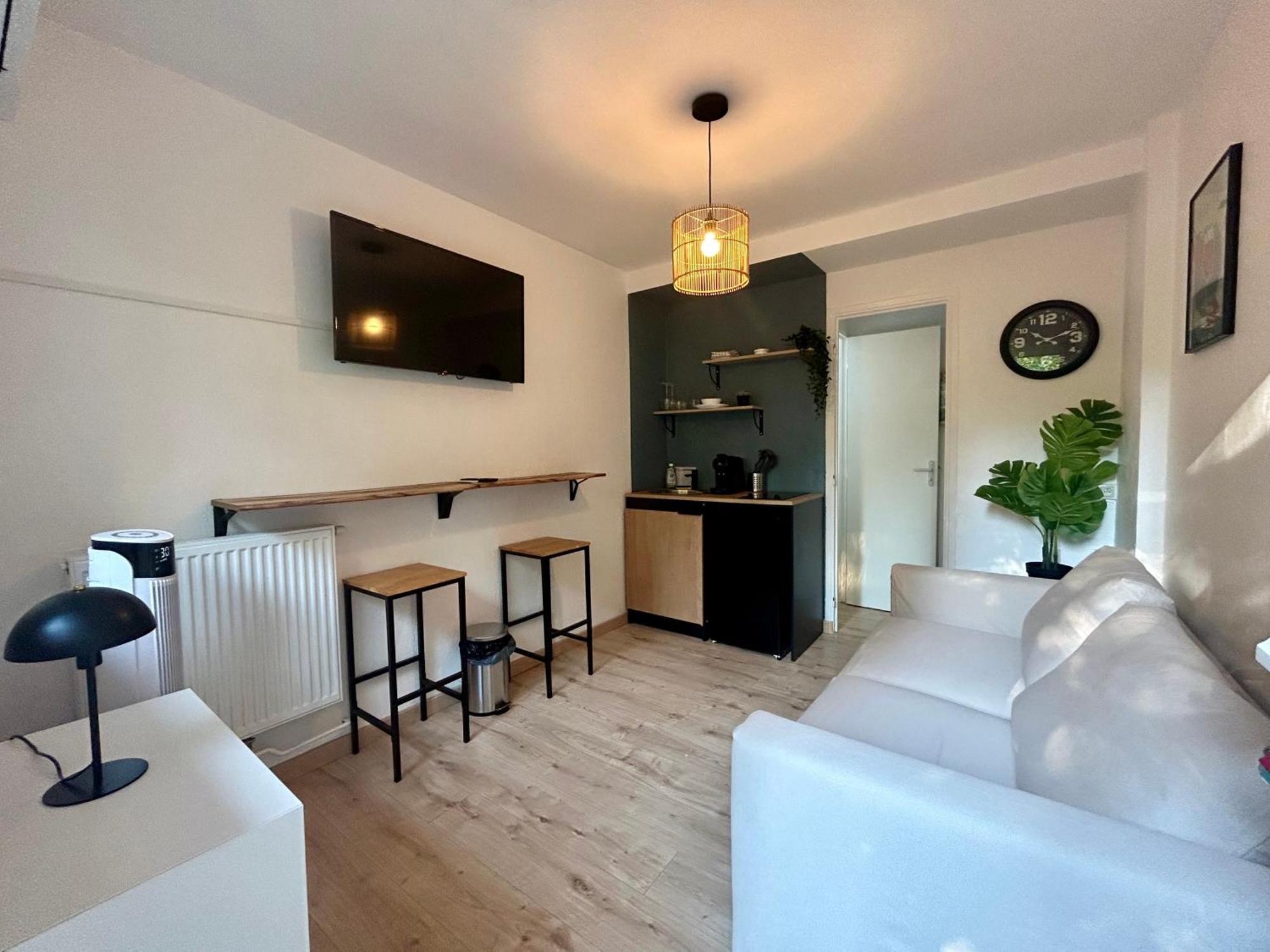 Charmant Studio Avec Jardin Antibes Exterior photo